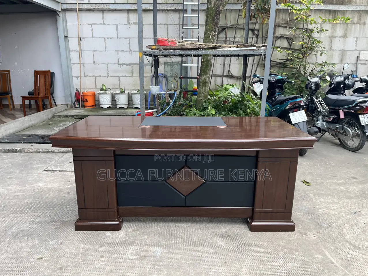 Office Tables: Executive Secure Office Table 160cm