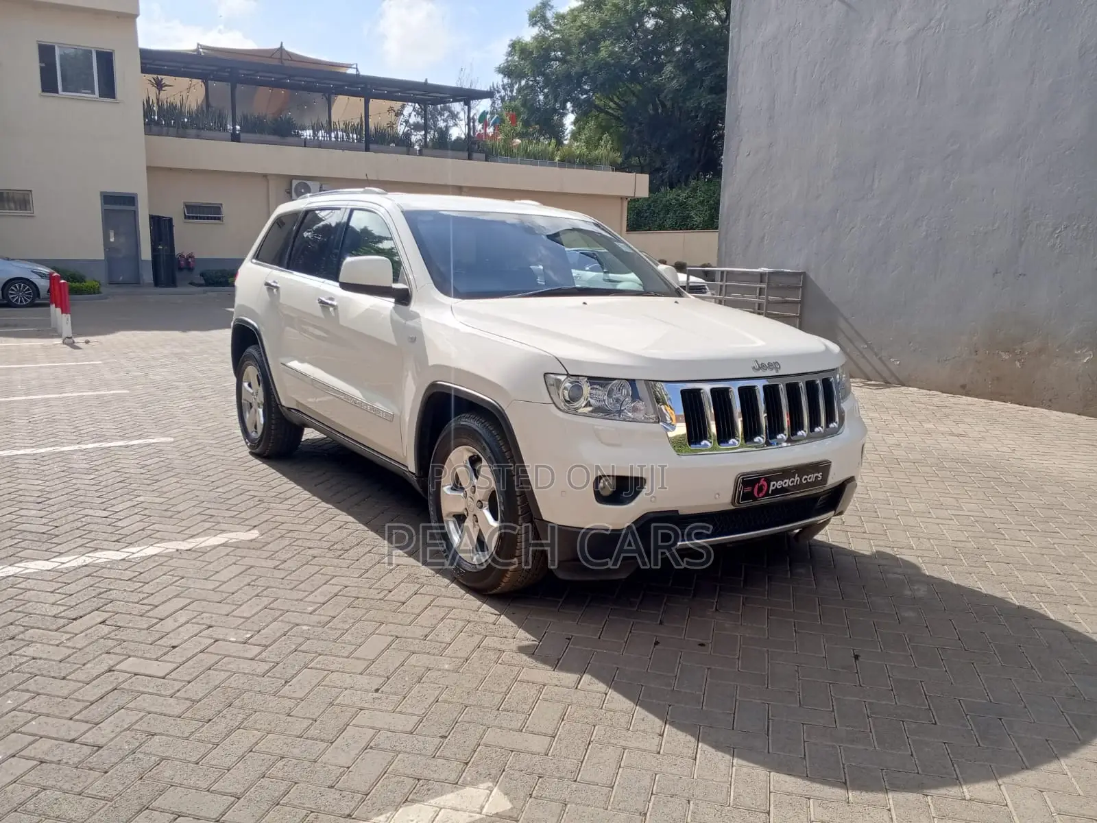 Jeep Cherokee 2011 White