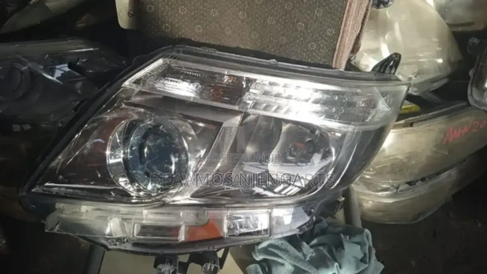 Toyota Noah 2014-2021 Headlight Xenon