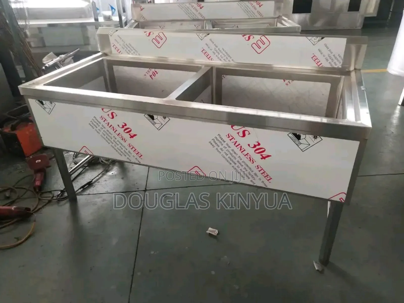 Closed Stainless Steel Double Bowl Washing Sink 