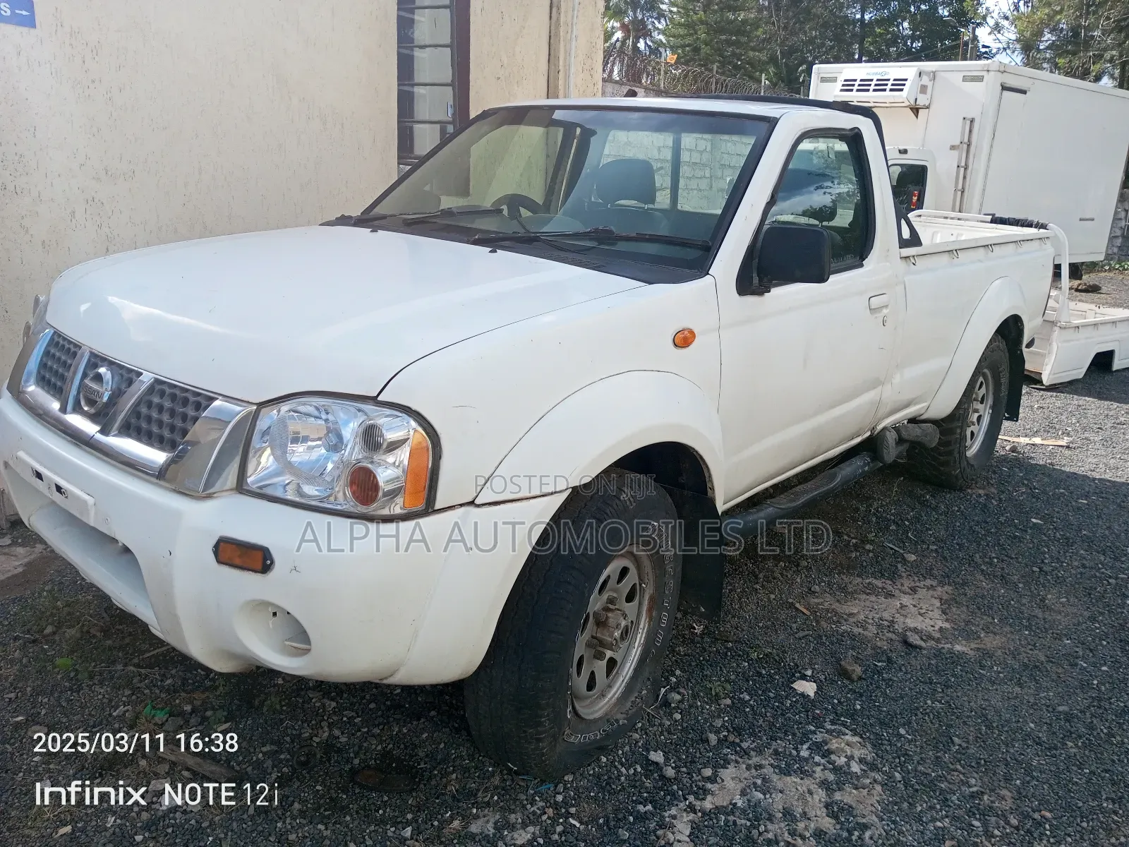 Nissan Hardbody 2010 White