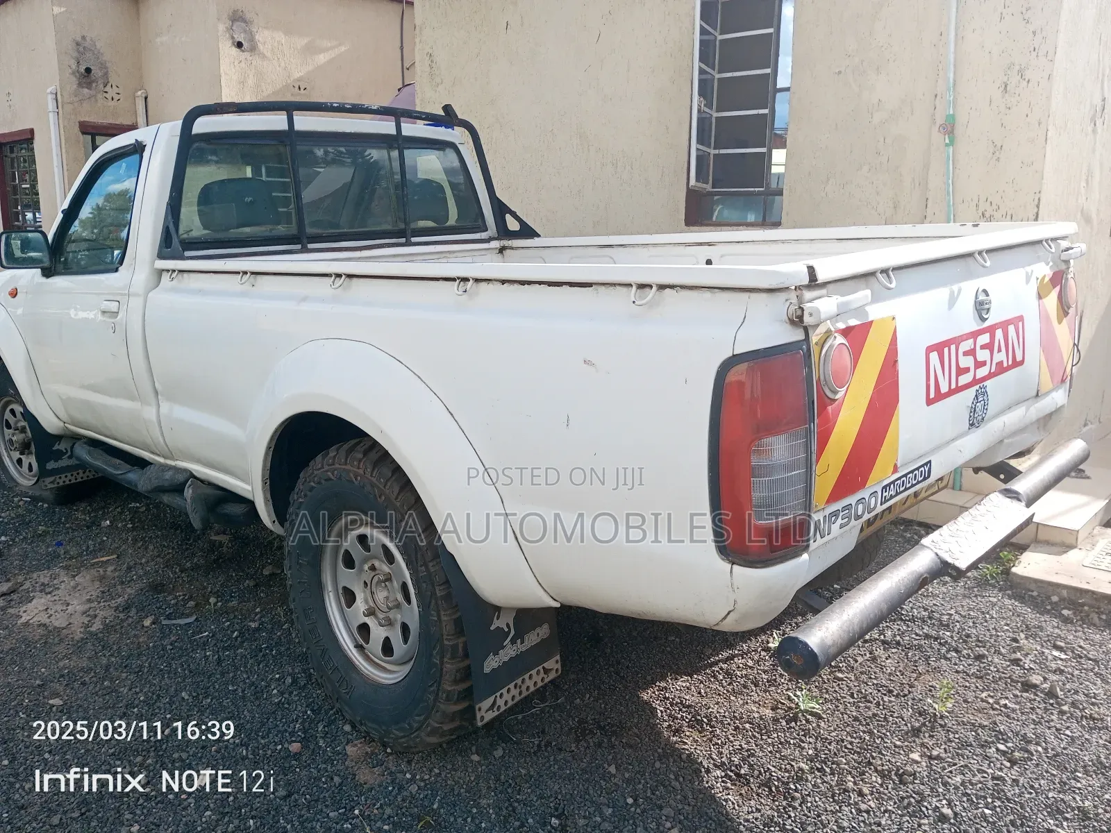 Nissan Hardbody 2010 White