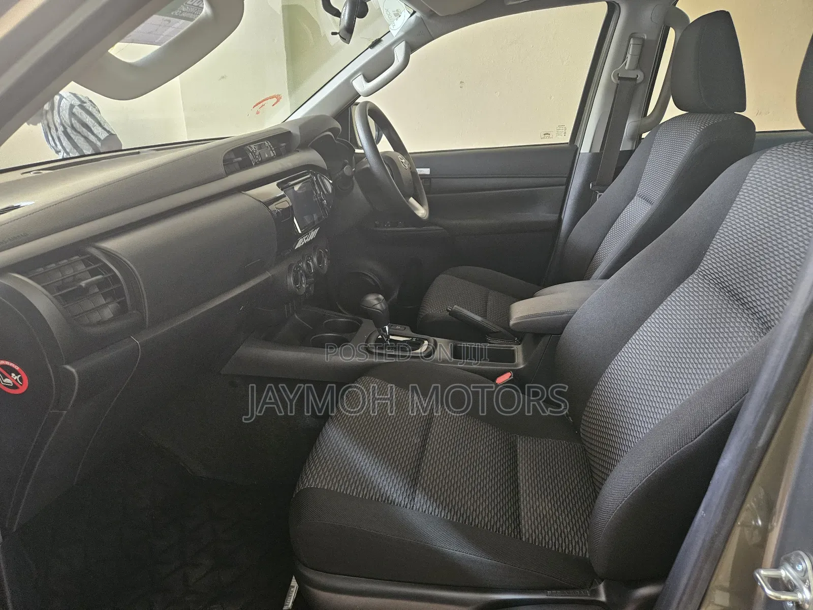 Toyota Hilux 2020 Gold
