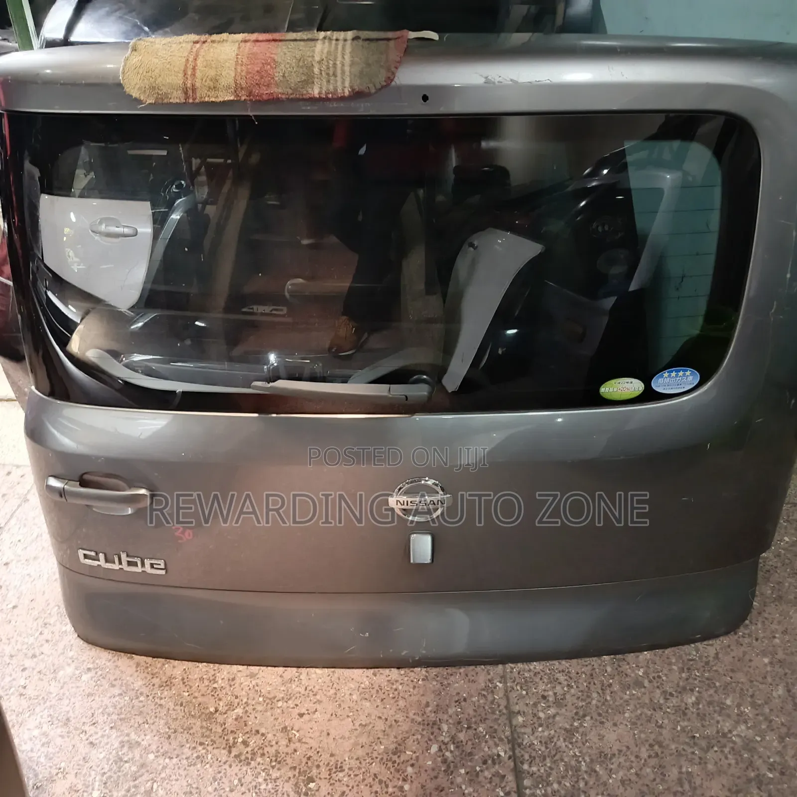 Nissan Cube Boot(Tailgate).