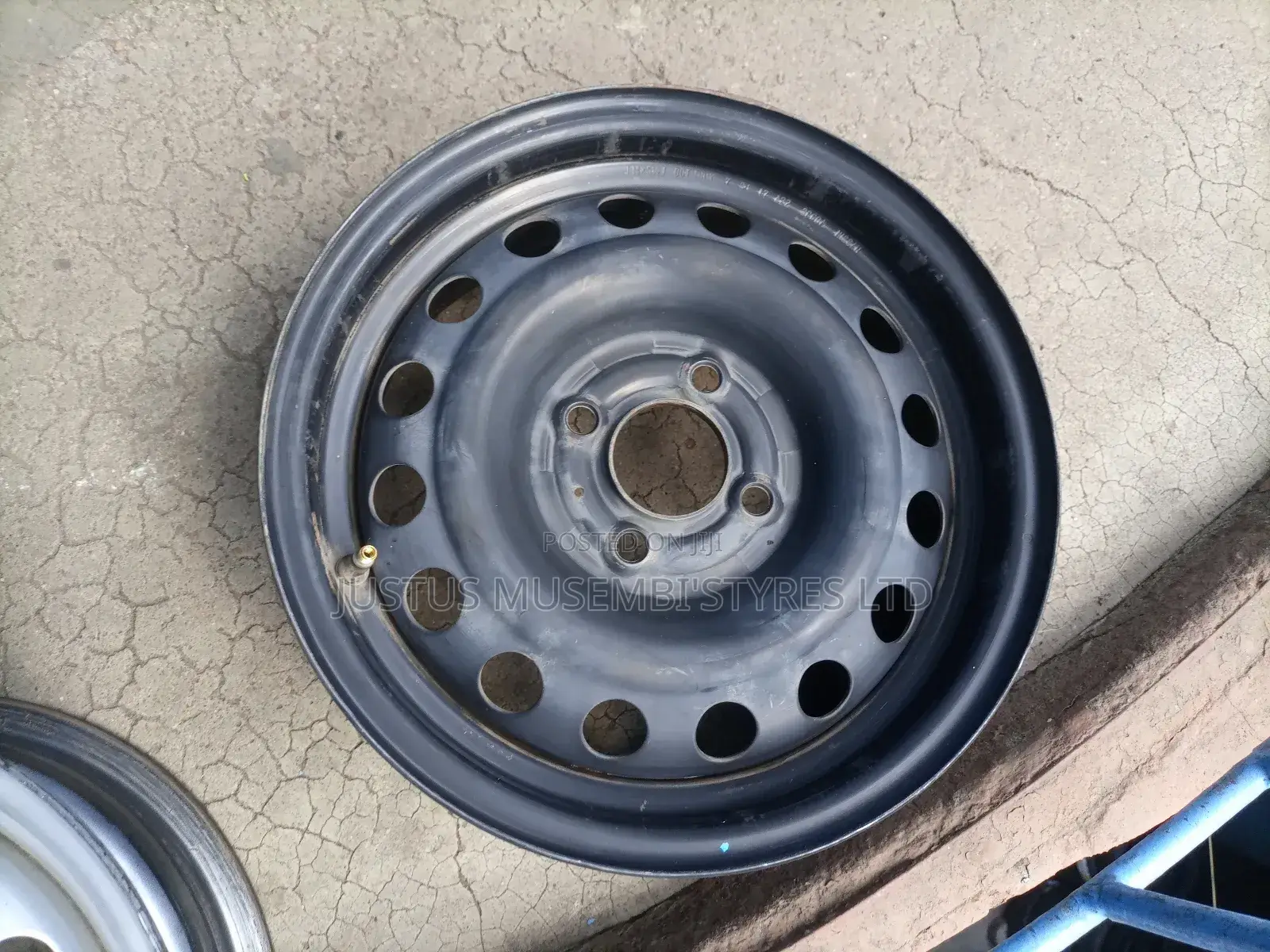 Nissan Ad Metallic Rims Size 14