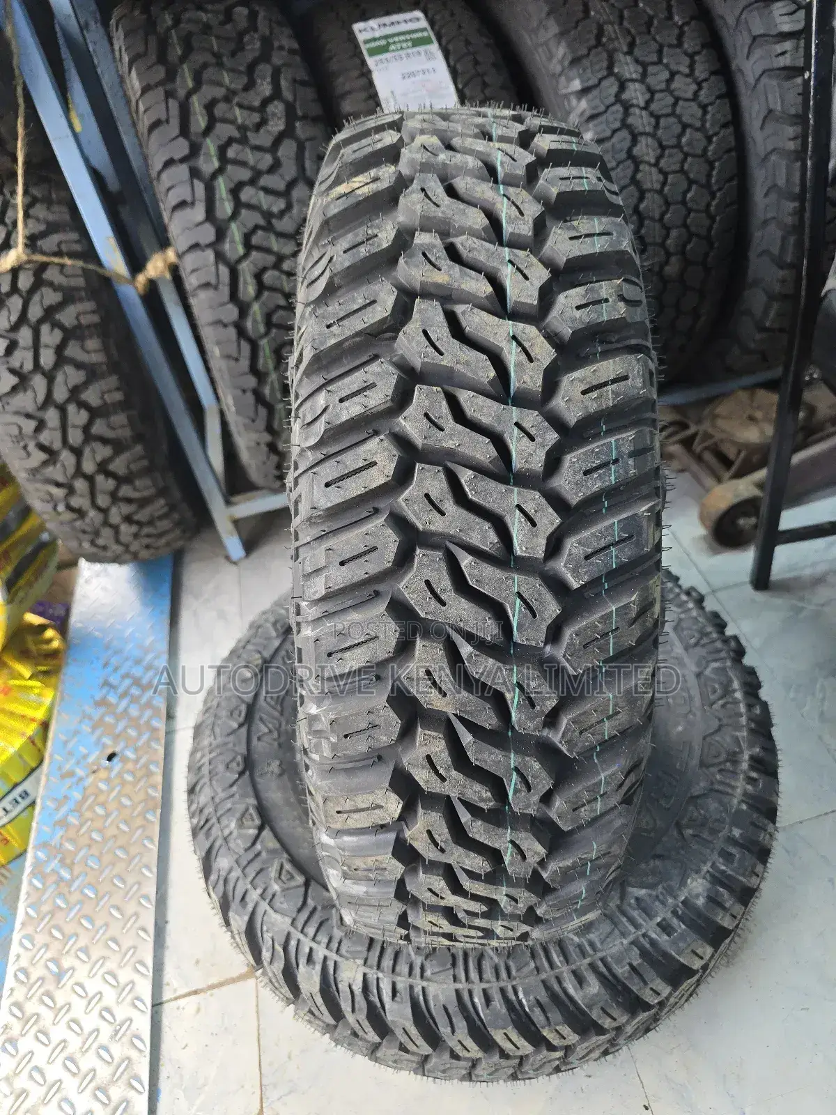 235/75r15 Maxtrek M/T Tire