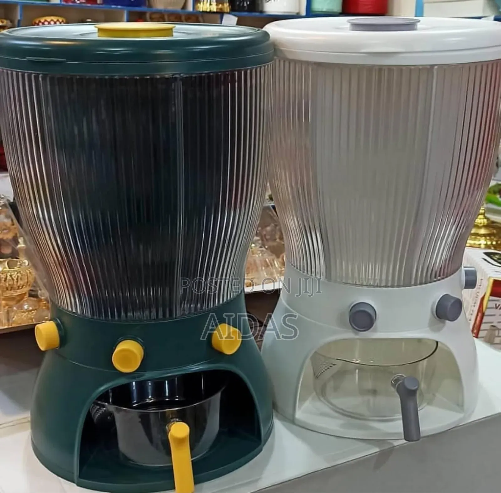 3600 Rotating 4 Grid Grain Dispenser