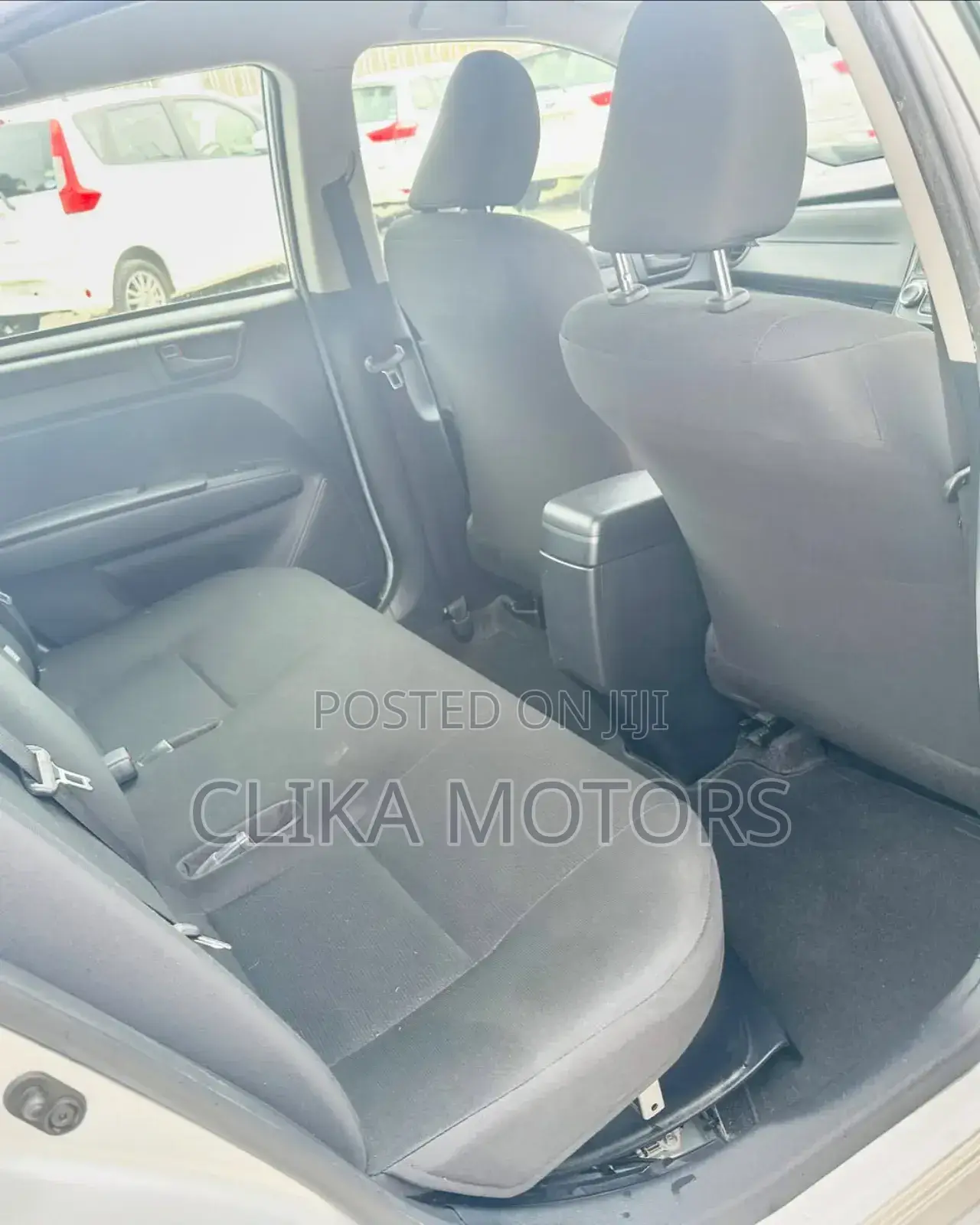 Toyota Axio 1.5 Hybrid 2WD 2019 Silver