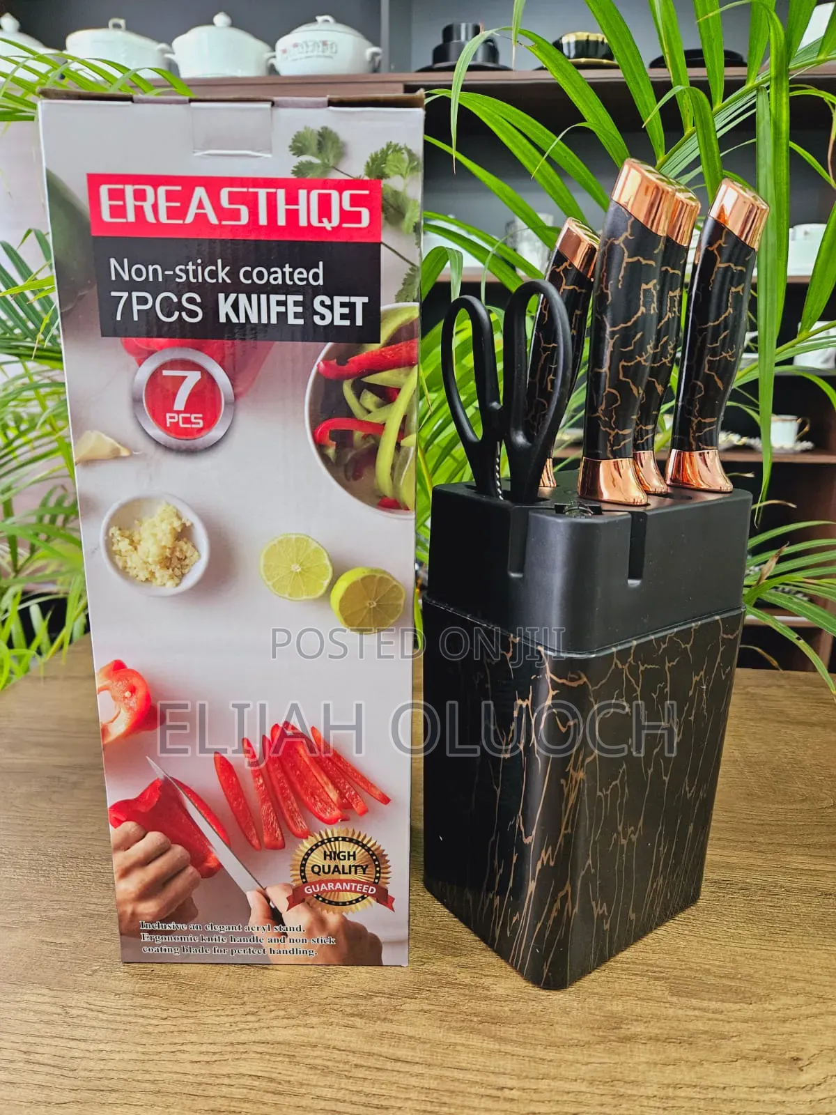 *7 PCS Kitchen Knife Set Inclusive of an Acrylic Stand