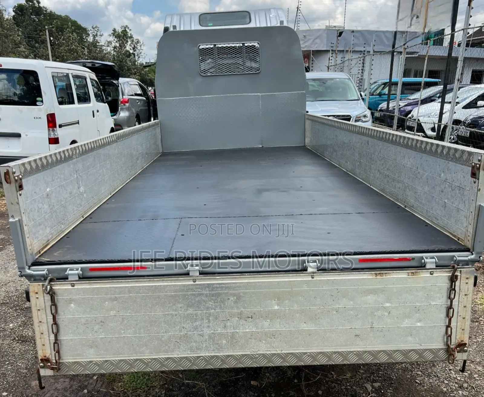 Isuzu Elf Truck 2019 Silver