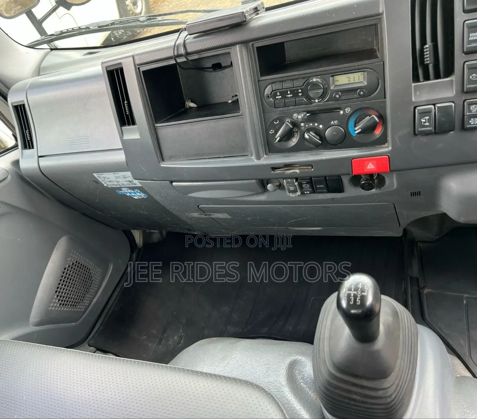 Isuzu Elf Truck 2019 Silver