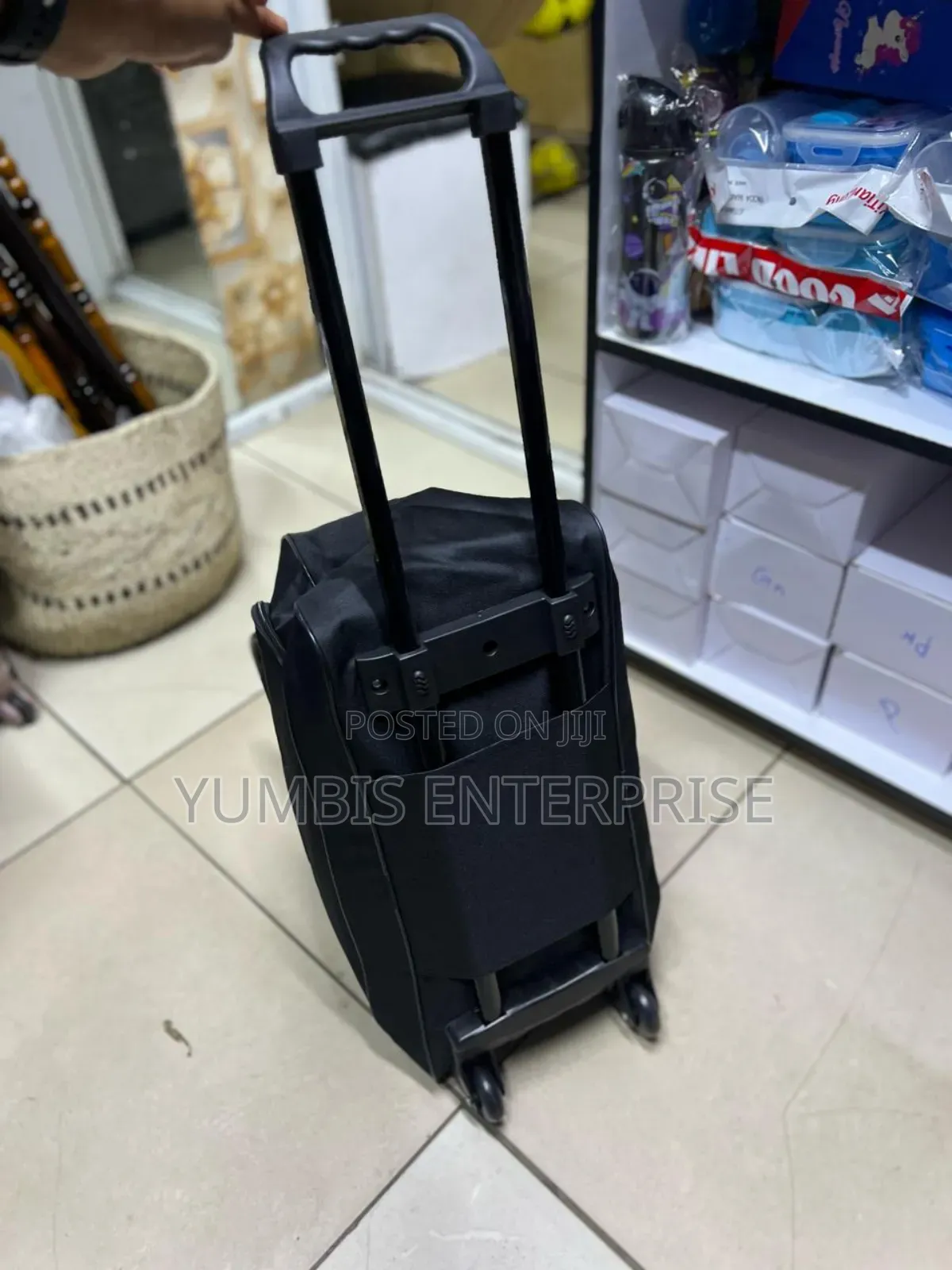 Black Travel Bags With Wheels at 2500