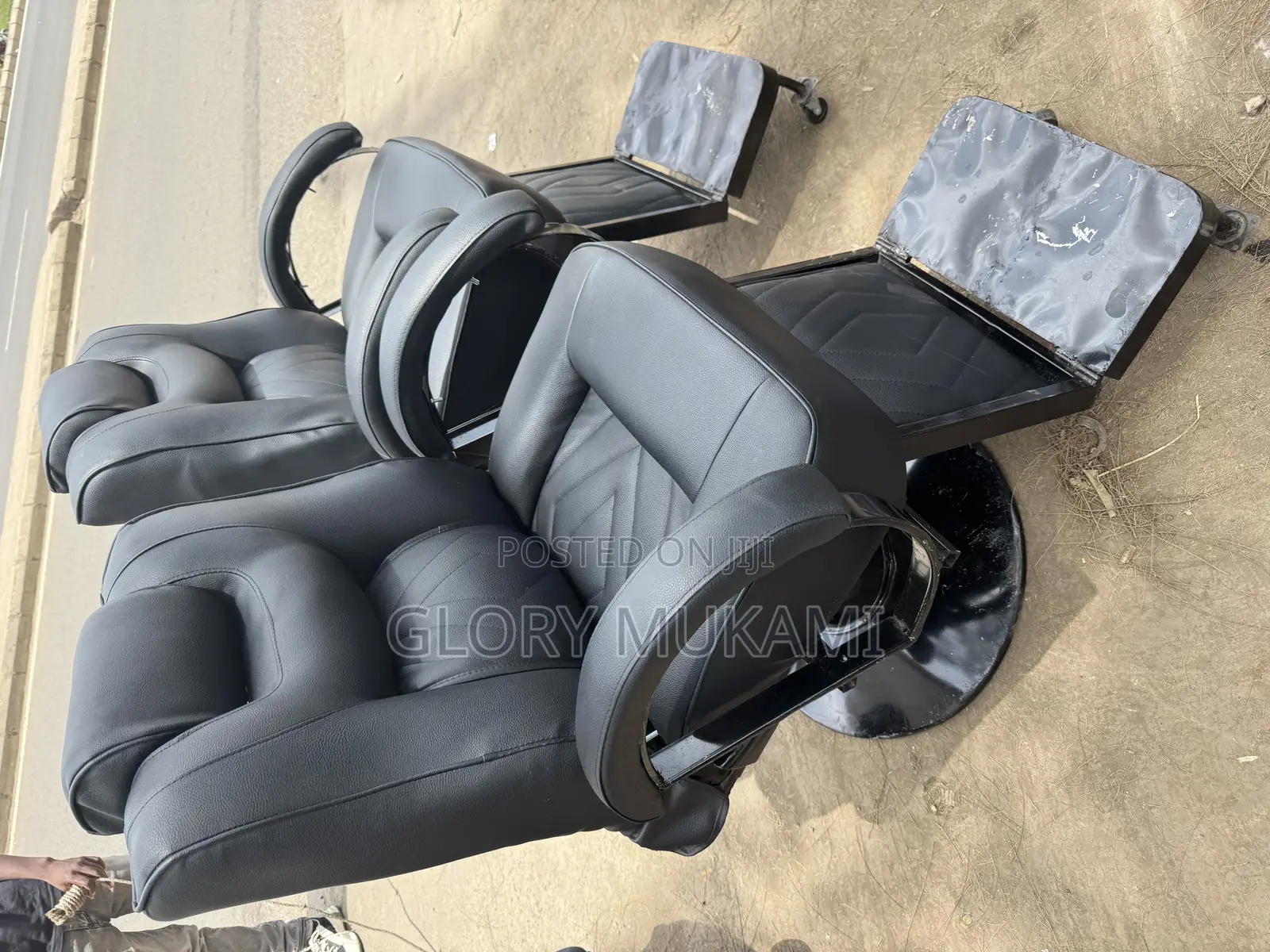 Black Hydrolic Kinyozi Barber Chair