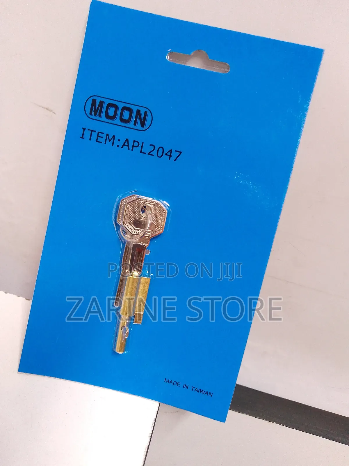 Moon Anti-Theft Keyhole Blocker Antigen Key for Lockers