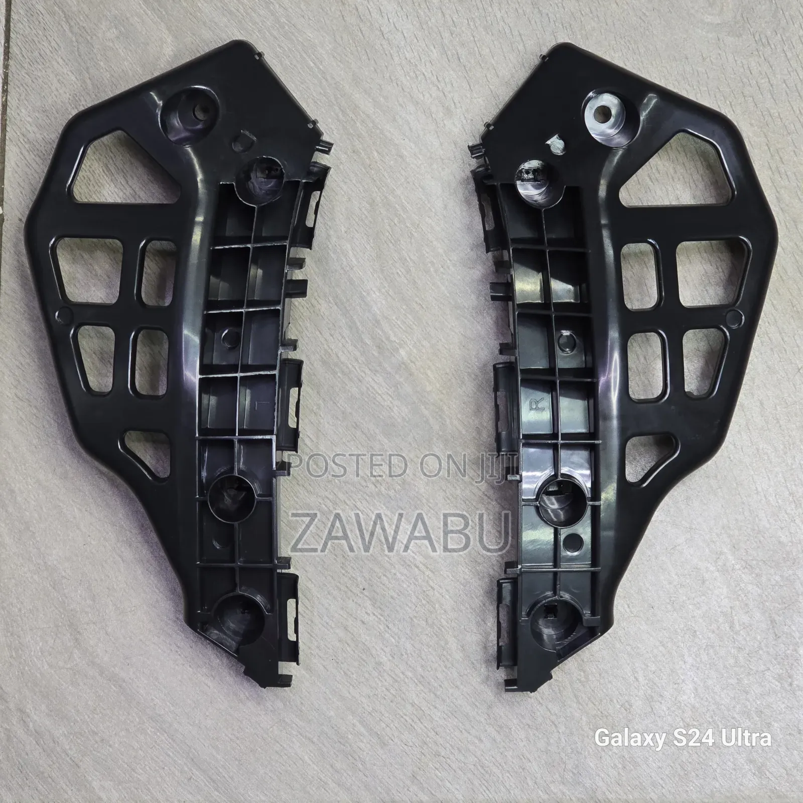 Front Bumper Slide/Bracket Auris E180 2013-2018