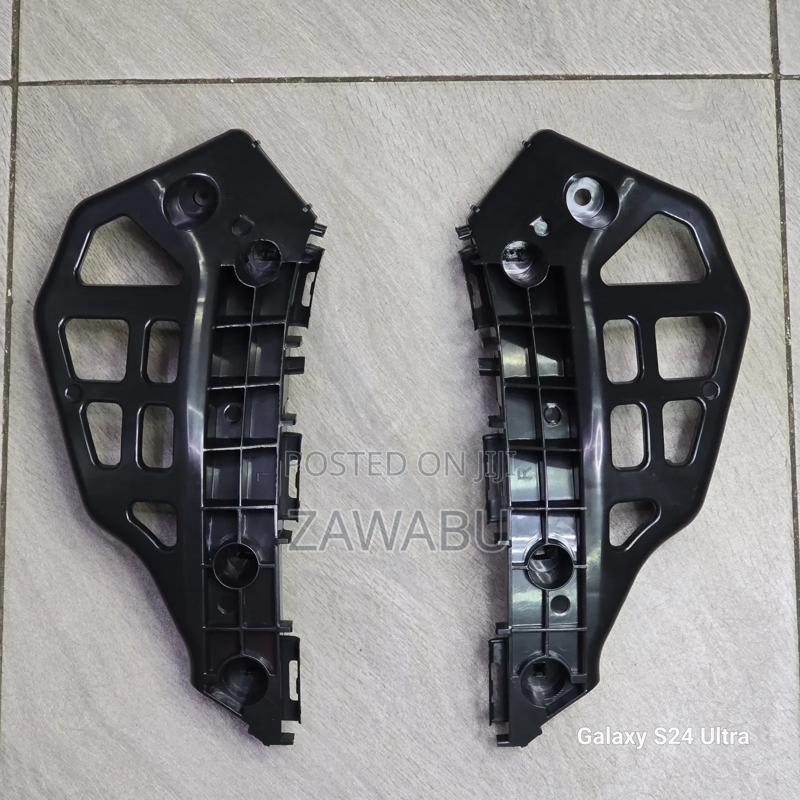 Front Bumper Slide/Bracket Auris E180 2013-2018