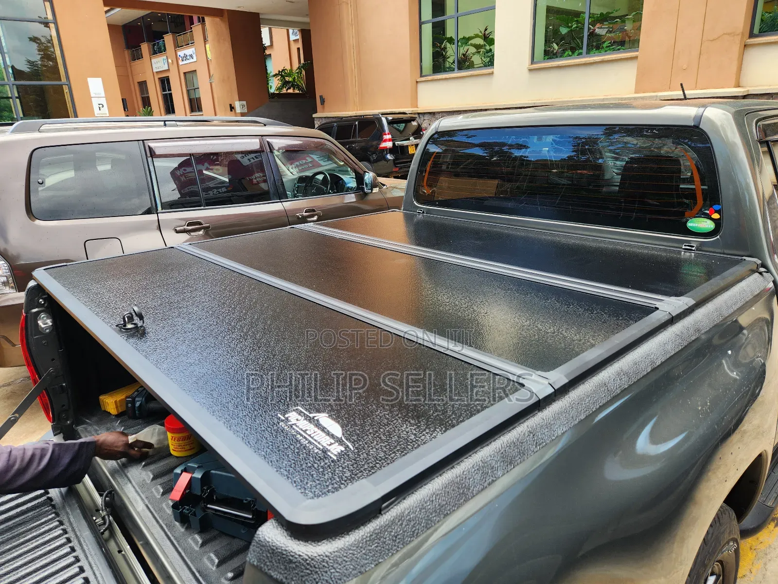 Quality Tonneau Cover for Toyota Hilux Tri Fold Hard