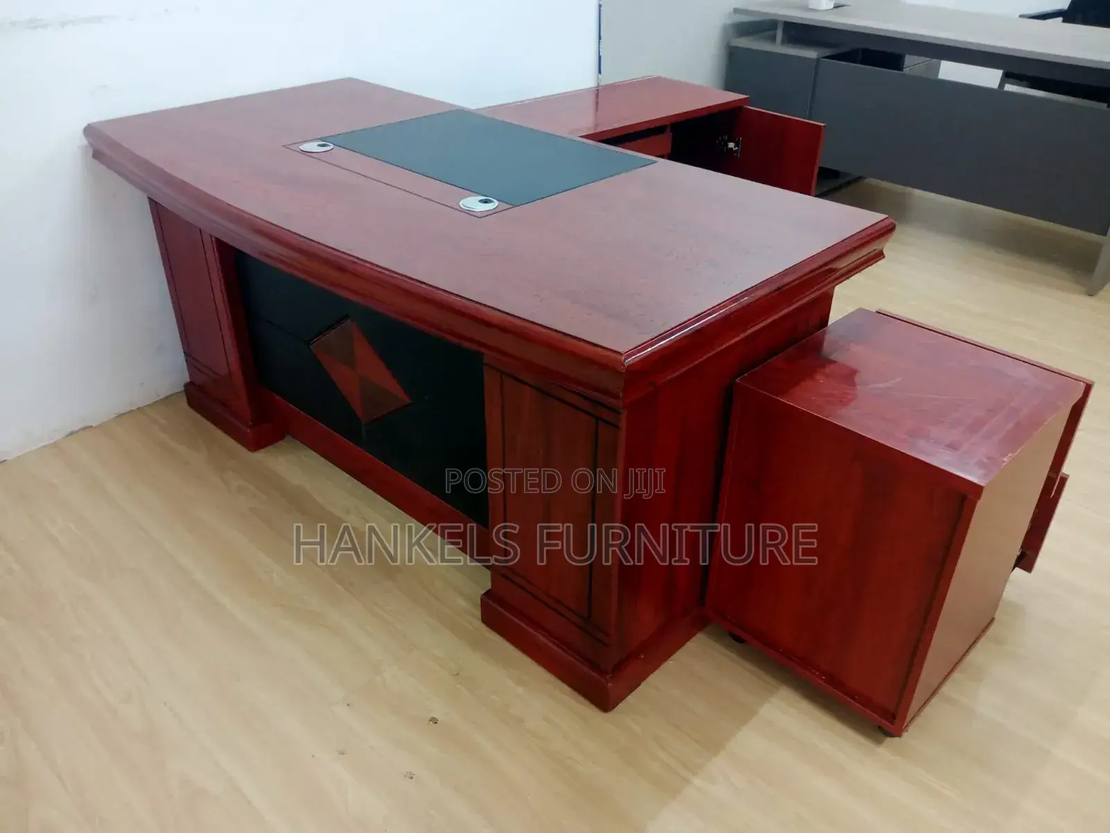 1.6m Executive Director Table