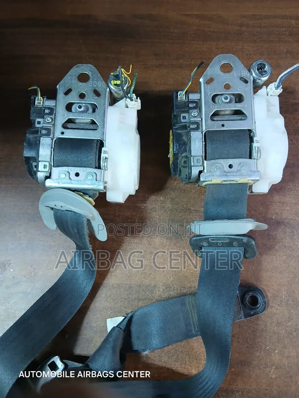 V8 200 Series Seatbelts