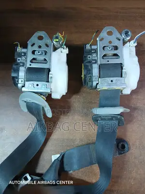 V8 200 Series Seatbelts