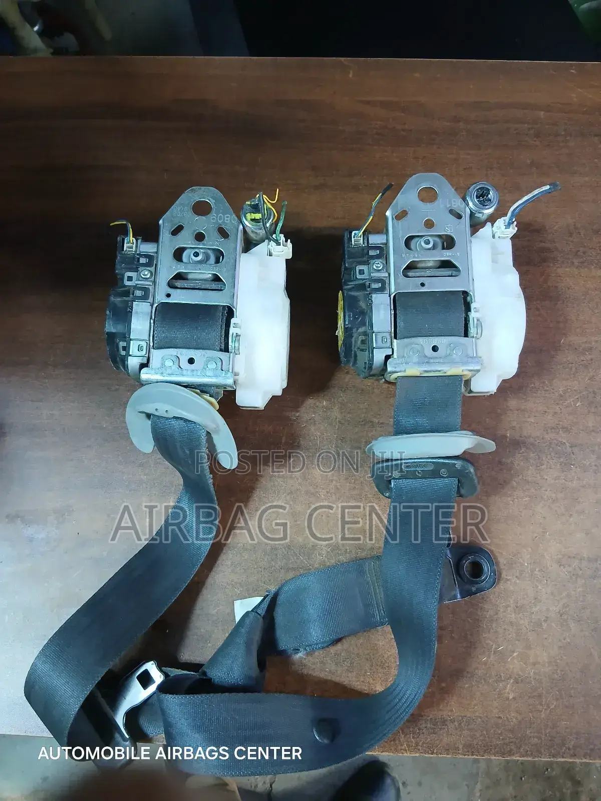 V8 200 Series Seatbelts