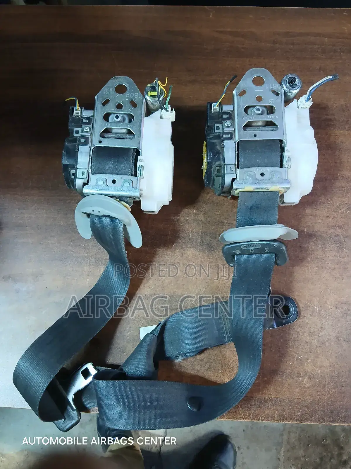 V8 200 Series Seatbelts