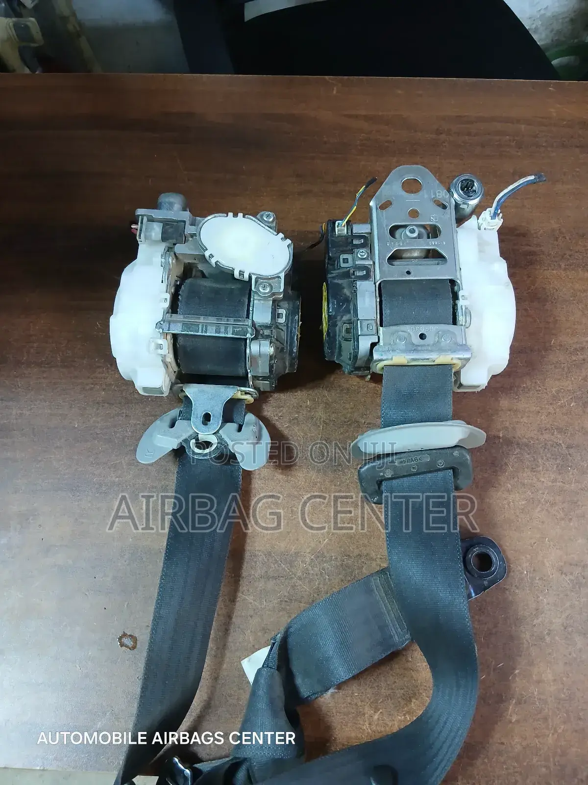 V8 200 Series Seatbelts