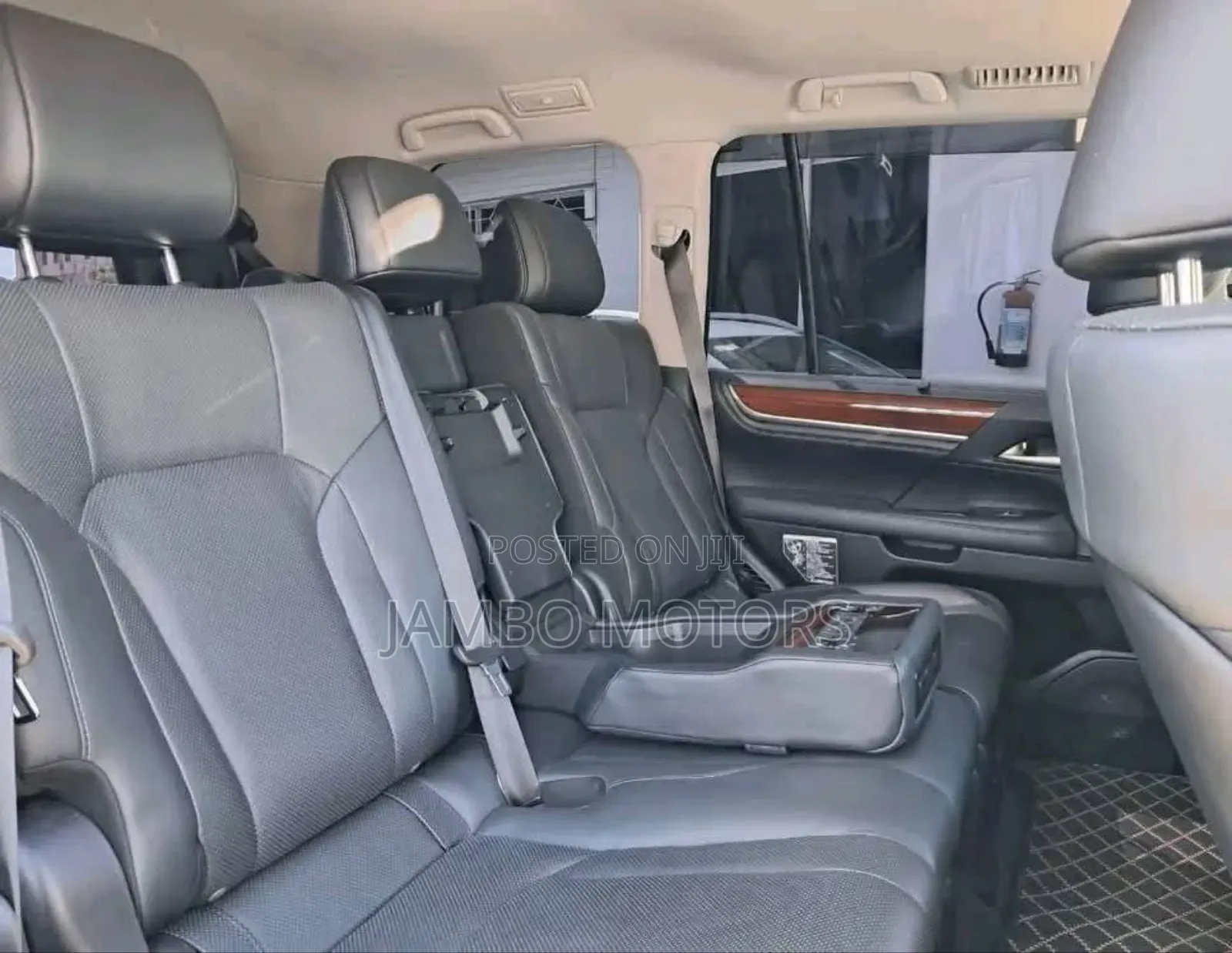 Lexus LX 570 AWD 2018 White