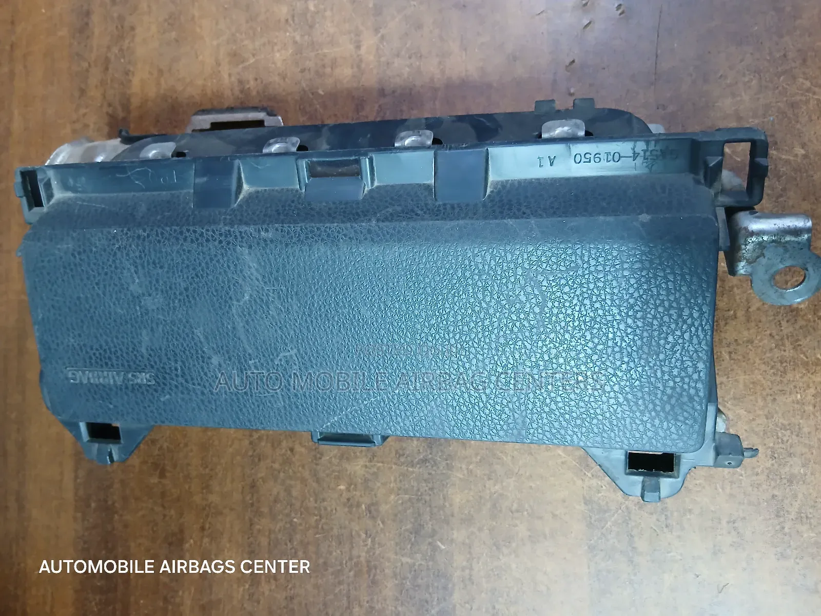 Toyota Voxy Knee Airbag