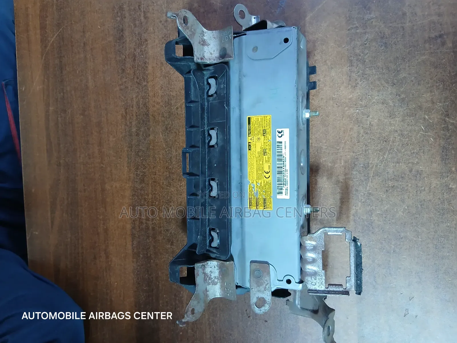 Toyota Voxy Knee Airbag