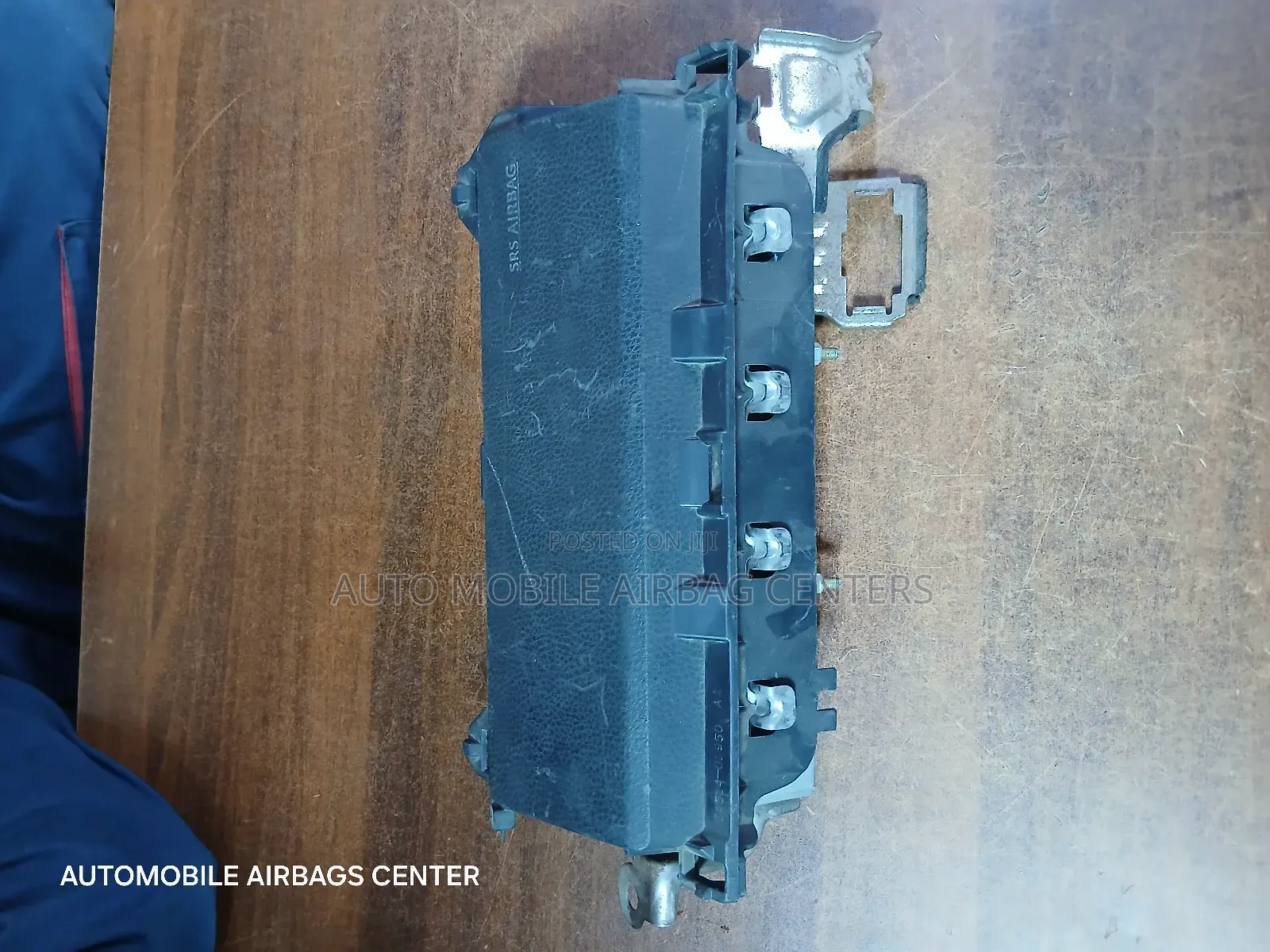 Toyota Voxy Knee Airbag