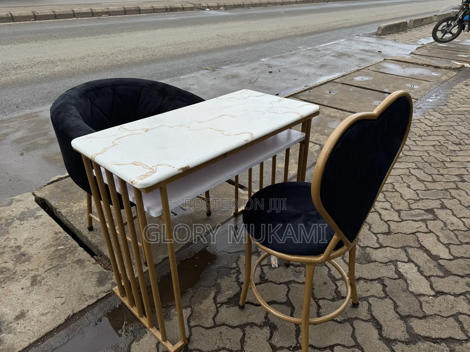 Black Gold Manicure Chairs And Table