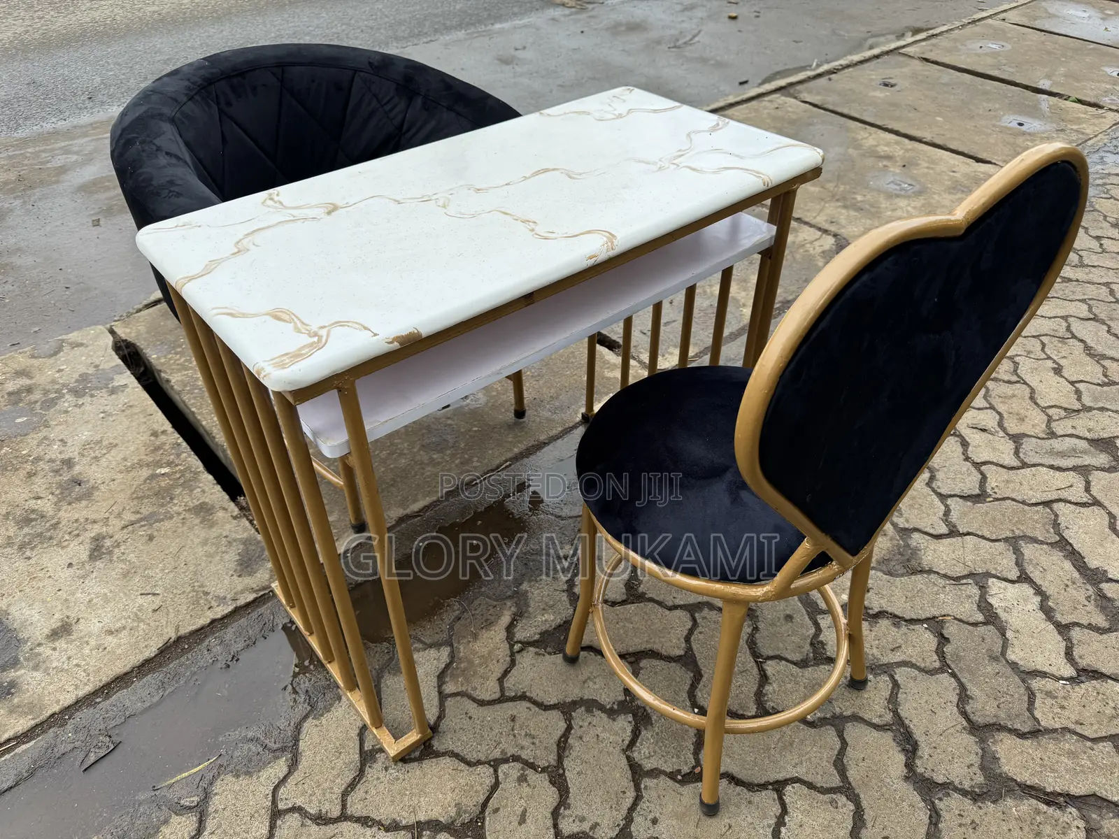 Black Gold Manicure Chairs And Table