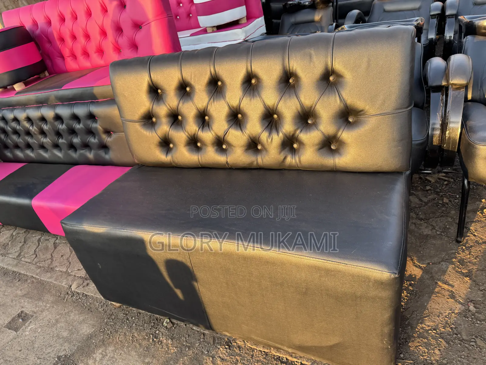 Black Restaurant And Bar 5 Ft Couche