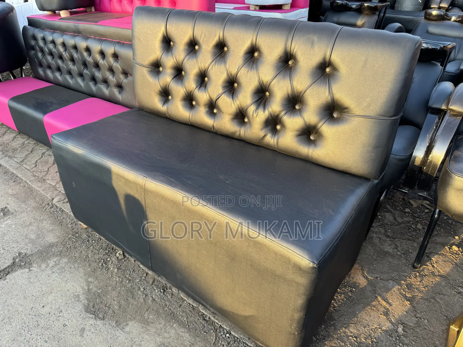 Black Restaurant And Bar 5 Ft Couche