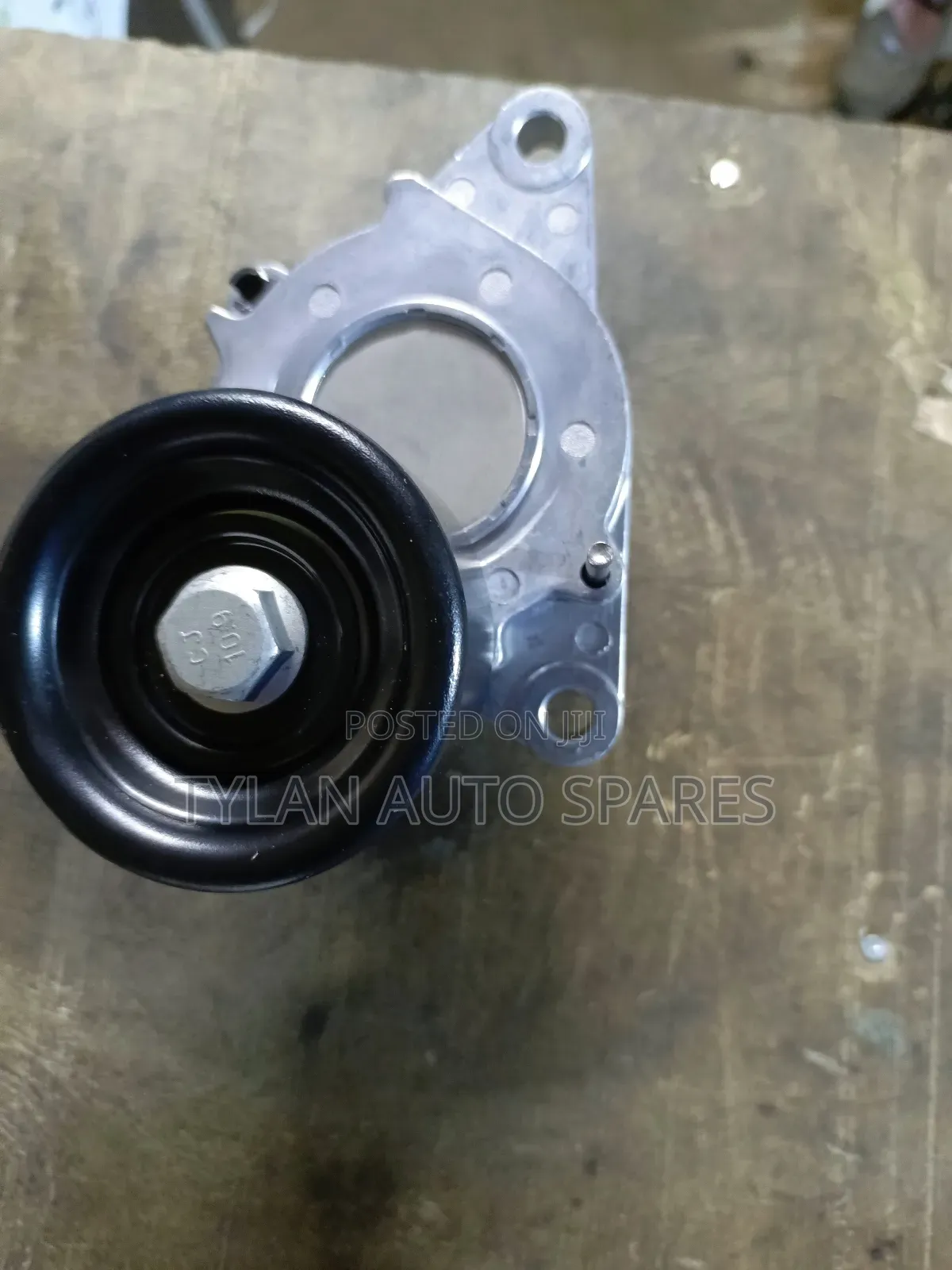 Fan Belt Tensioner Yd25 Nv350/Nissan Navara