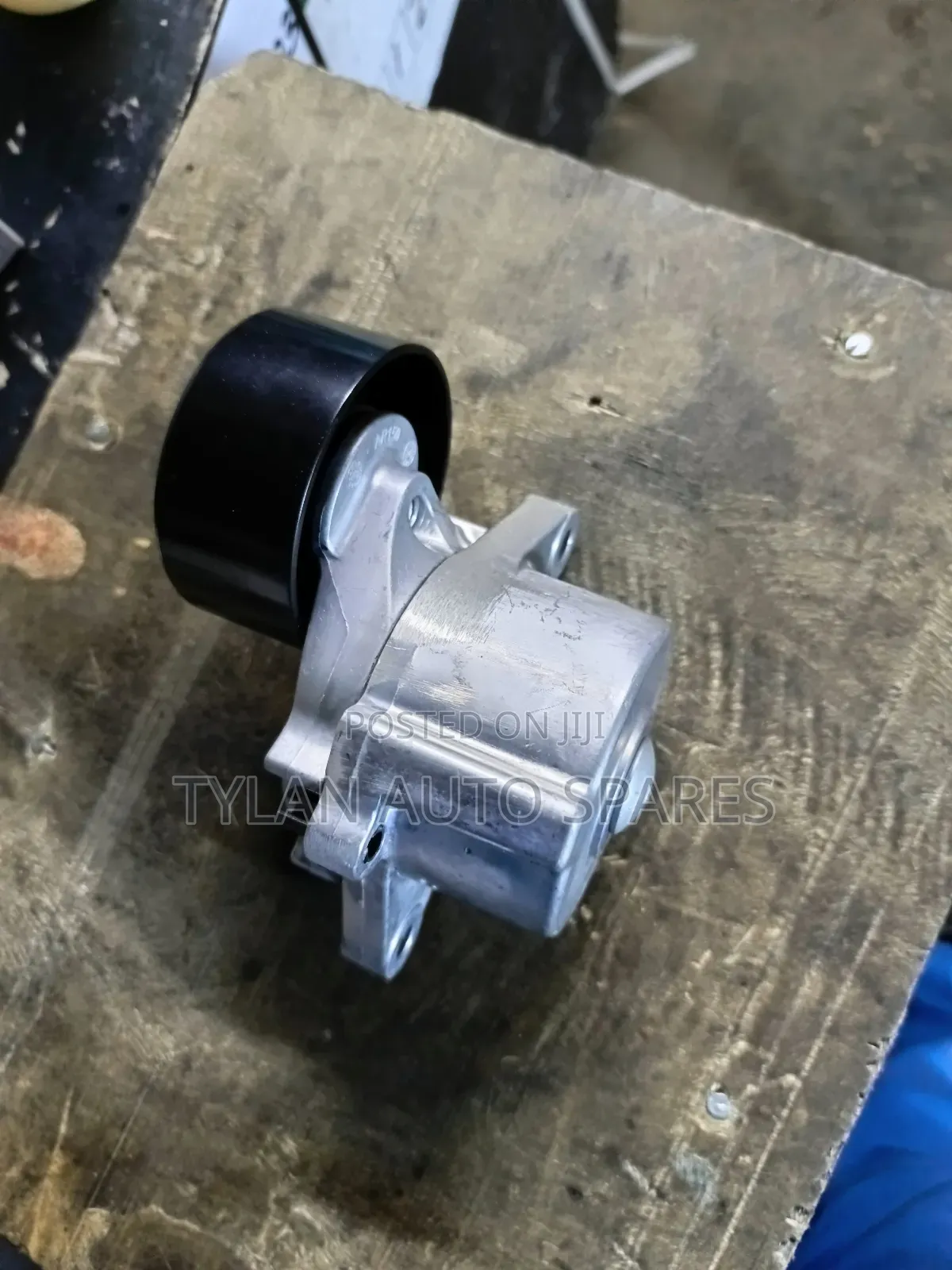 Fan Belt Tensioner Yd25 Nv350/Nissan Navara