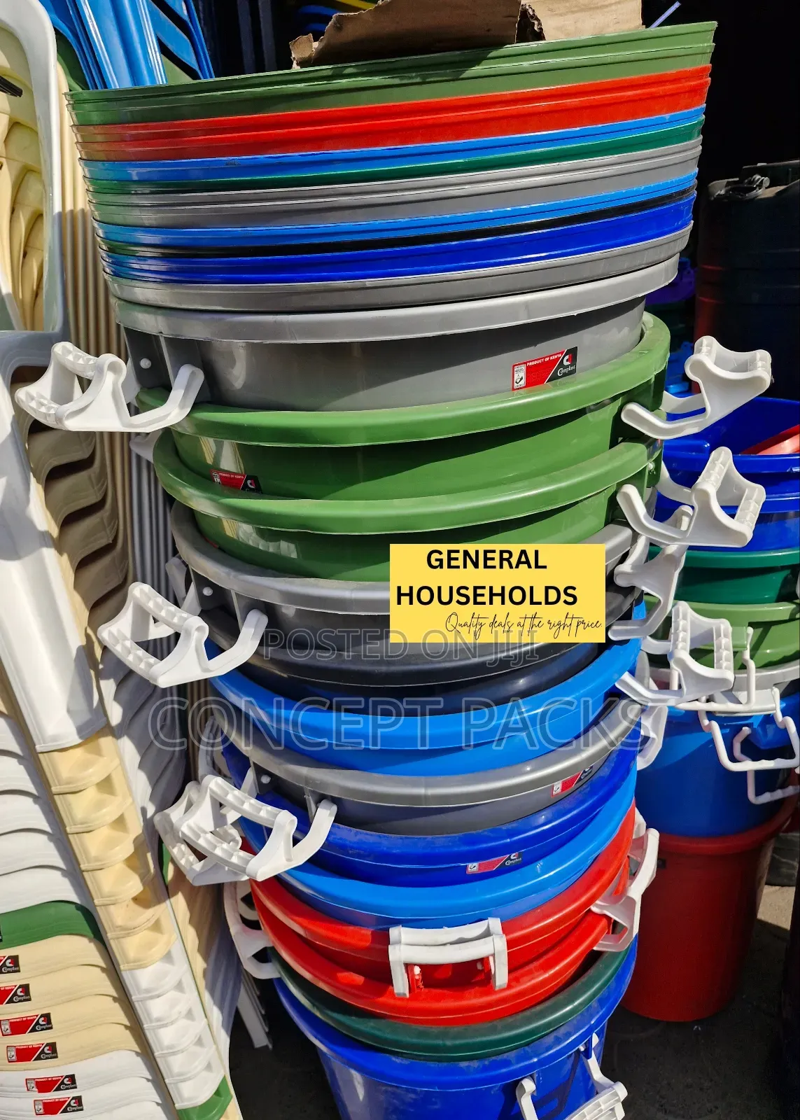 100l Plastic Bin With Lid and Side Clips.