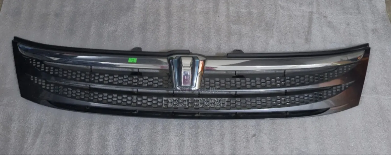 Toyota Isis Grill