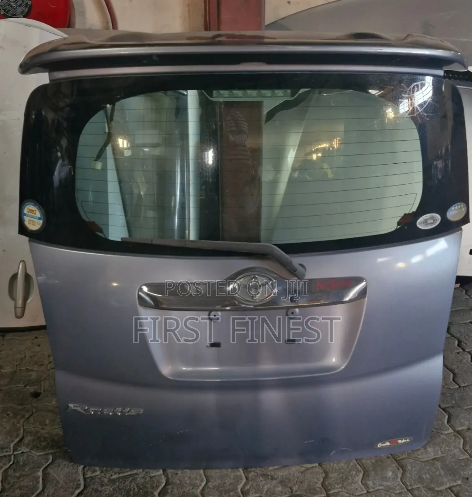 2008 Toyota Ractis Boot With Spoiler