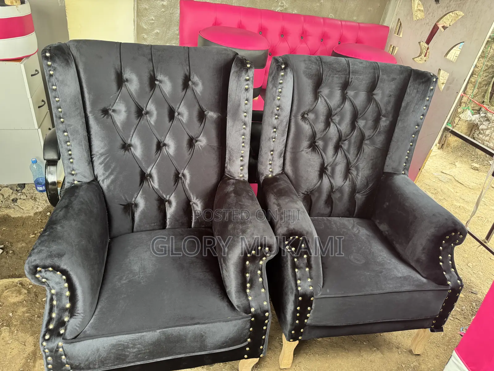 Black Velvet Manicure King Size Chair