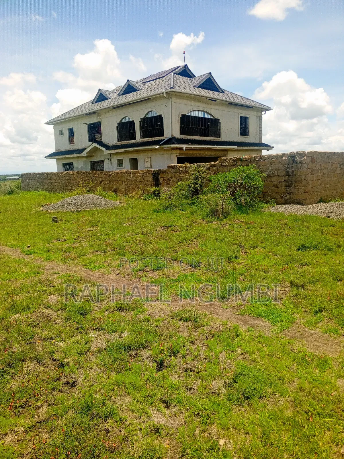5bdrm House in Komarock (Shrines), Machakos Town for sale