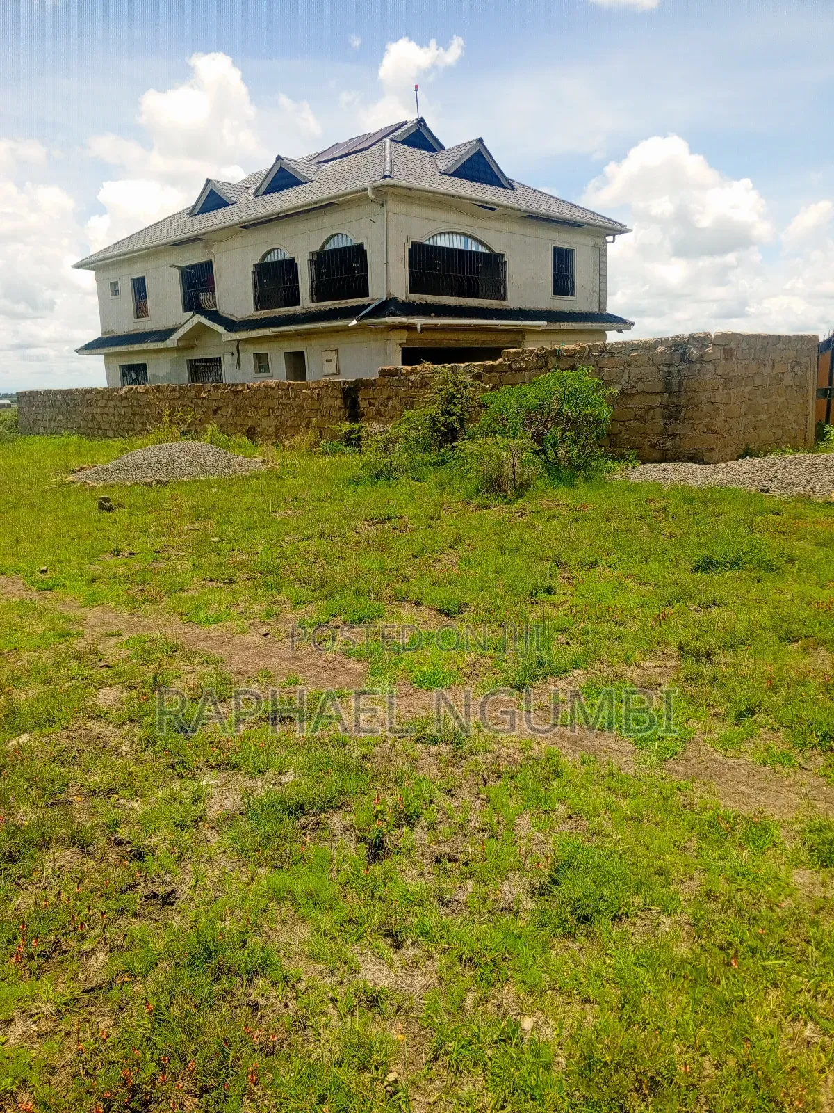 5bdrm House in Komarock (Shrines), Machakos Town for sale