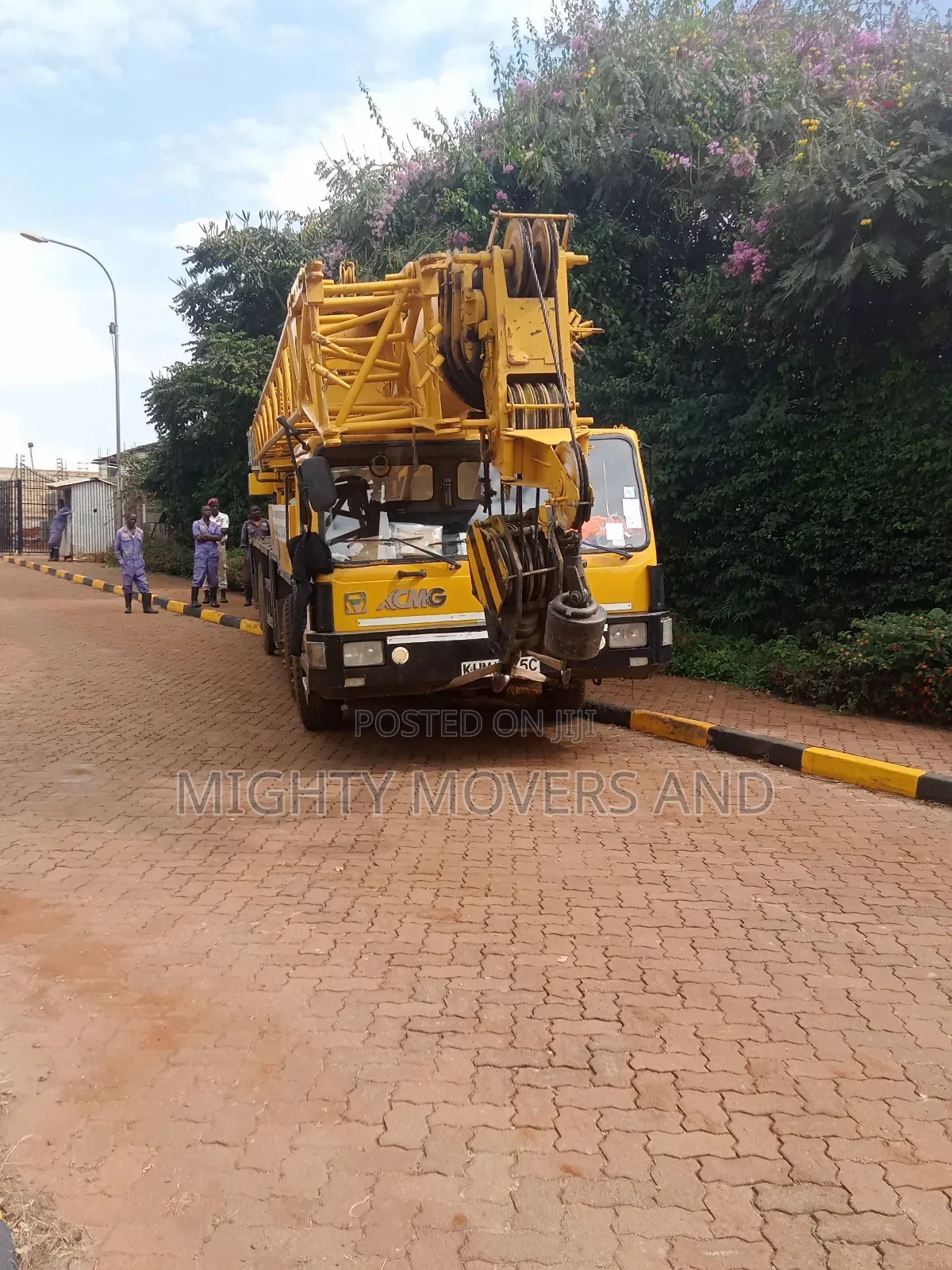 Crane Available for Lifting Jobs