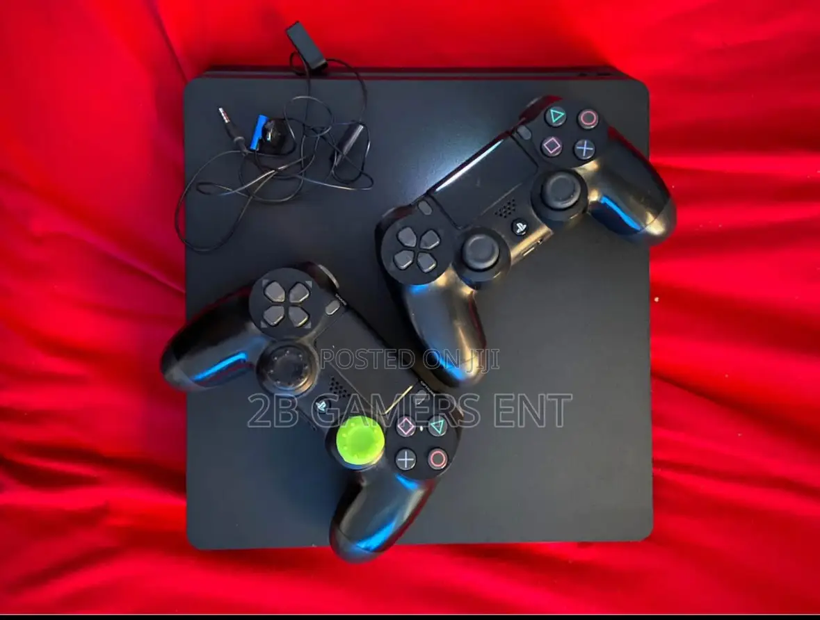 Ps4 Slim, 2 Pads Used Clean