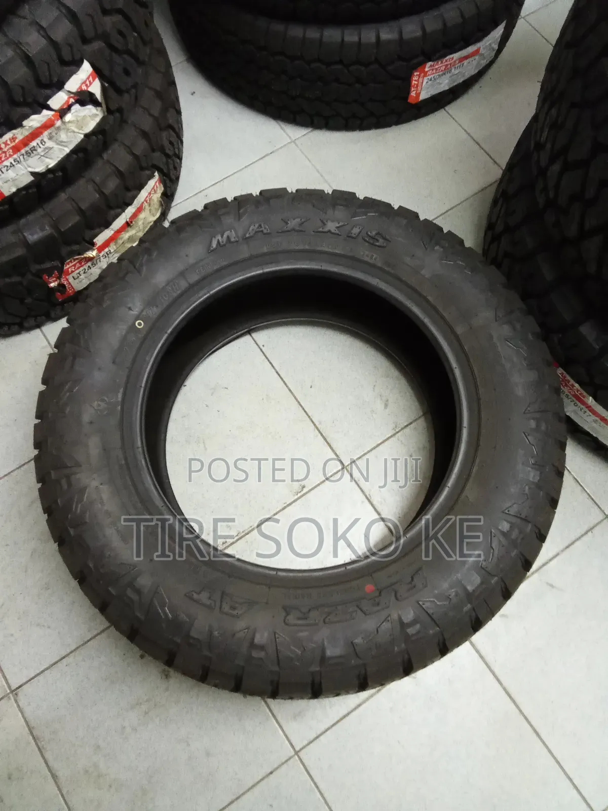235/65r17 Maxxis Razr At811