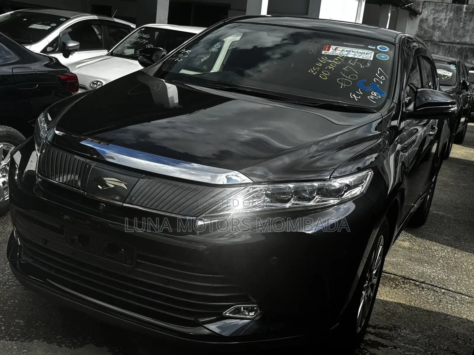 Toyota Harrier 2.0 4WD 2018 Black