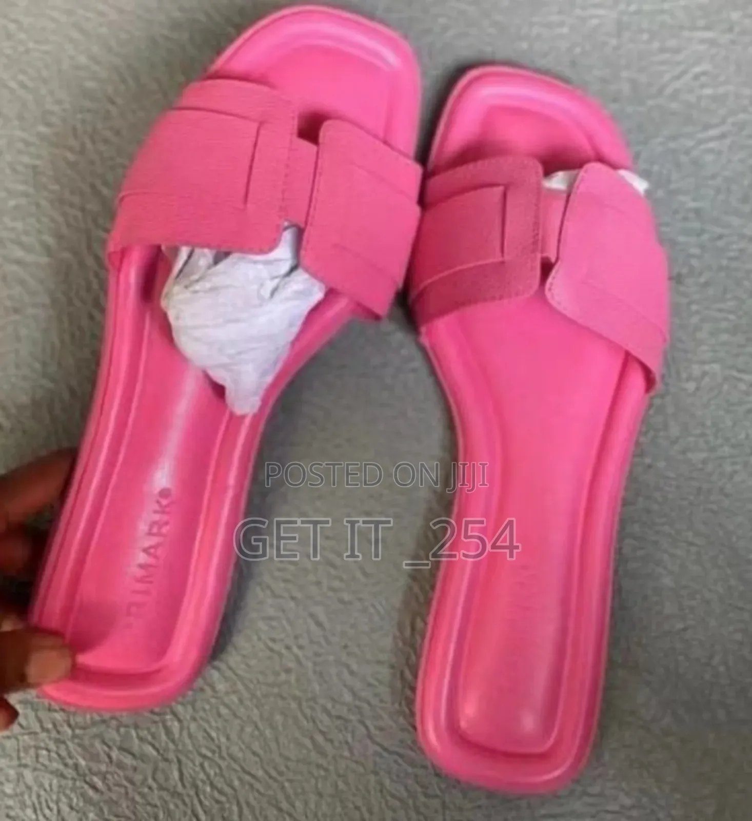 Sandals.
Black 38
Pink 39,41,42
Blue 39,41