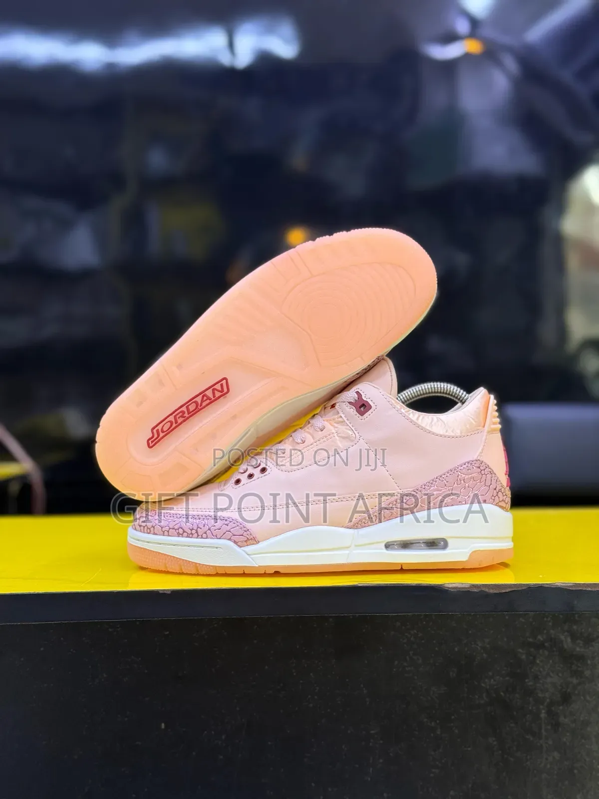 Air Jordan 3 Retro Valentine’S Day.