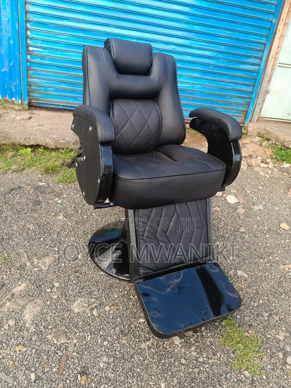 Kinyozi or Barber Seat, Black 
